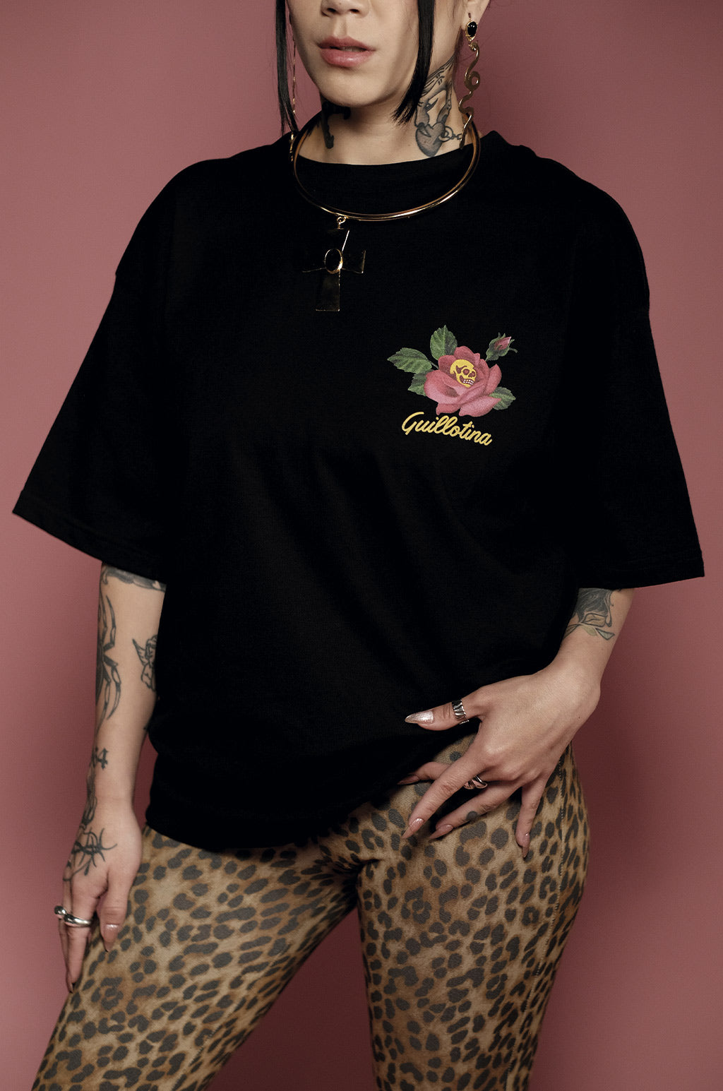 CAMISETA OVERSIZED AHÍ ESTA PINTADO NEGRA